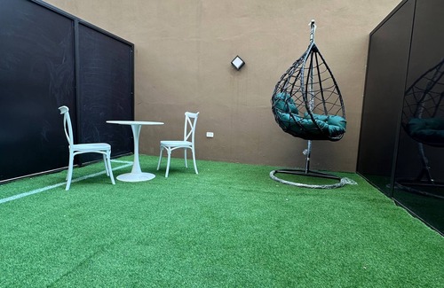 Al Swaifyeh Apartment | Charming Amman Apartment With Terrace and Garden