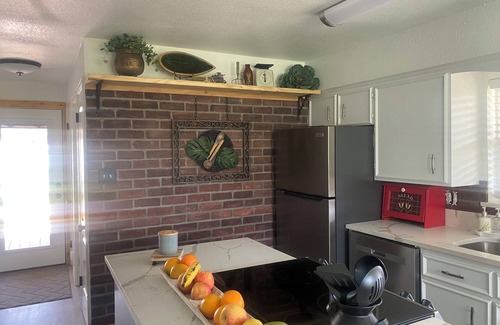 Cedar Creek Reservoir House | Charming and cozy. Vintage New Orleans vibe. Balcony view, hot tub and fire pit.