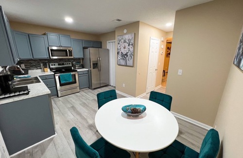 Columbia Apartment | Charming and cozy 2 bedroom apartment minutes from Ft. Jackson and VA Hospital