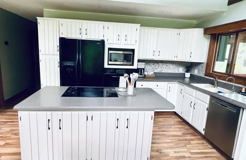 East Leroy House | Charming and Quiet House in Battle Creek