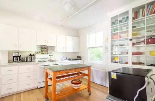 West Cornwall House | Charming and Relaxing 4br Farmhouse for Group Getaway