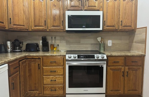 Brookline Station House | Charming and spacious 3-bedroom house in SW Springfield - Pet Friendly!