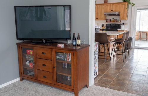Suamico House | Charming and Spacious NFL Draft-Ready 3-bedroom Estate in Green Bay, WI