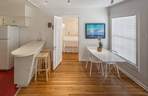 North University Apartment | Charming Apartment in historic Aldridge Place-Central Austin