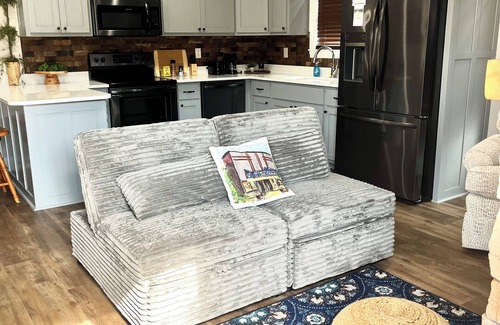Savannah Apartment | Charming apartment in Savannah! Conveniently located near downtown!