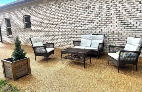 Savannah Apartment | Charming apartment in Savannah! Conveniently located near downtown!