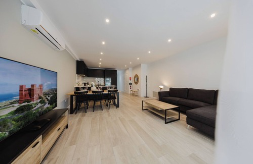 Mellieħa Heights Apartment | Charming apartment just steps from Mellieha’s main street and 5 minutes from the beach. Includes 2 double bedrooms, 1 twin room, Wi-Fi, Smart TV, coin-operated A/C, and all essentials like towels, linen, washing machine, and kitchen app