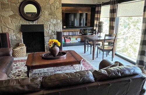 Hayden View Estates Bed & Breakfast | Charming B&B with Wi-Fi, fireplace, TV's, deck and a great view of Hayden Lake