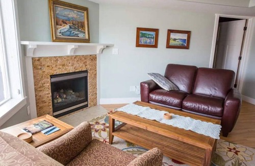 Park City House | Charming Basement Suite with a Mountain View