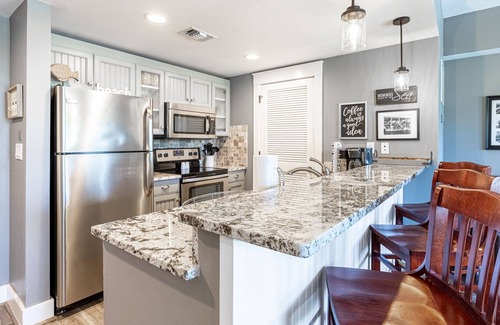 Baytowne Wharf Condo | Charming Baytowne Wharf 1BR/2BA+Bunk Room