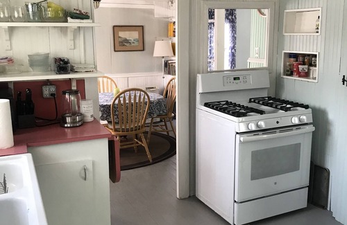 Niantic House | Charming Beach Cottage 2 blocks to beach