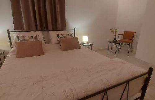Katakolo House | Charming Beachfront 2-bedroom house with AC
