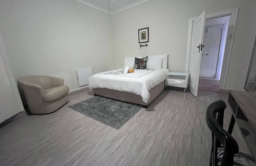 Selborne Bed & Breakfast | Charming bed & breakfast with 10 bedrooms and WiFi, AC in enjoyable East London