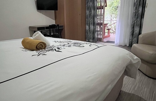 Selborne Bed & Breakfast | Charming bed & breakfast with 10 bedrooms and WiFi, AC in enjoyable East London