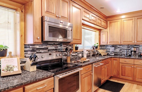 Williamstown House | Charming Berkshires Retreat – Minutes to Williamstown