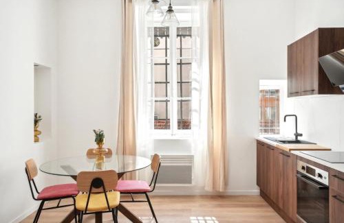 Zola - Pressense Apartment | Charming Berlioz Apartment for 6 People in Charpennes Villeurbanne