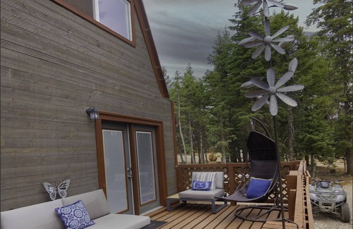 Meadow View Heights Cabin | Charming Blue Farmhouse Cabin