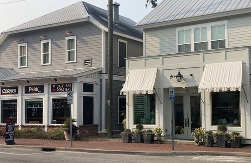 Old Town Bluffton Condo | CHARMING BLUFFTON FLAT NEAR HILTON HEAD, MAY RIVER, SHOPPINGS