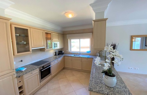 Atalaia Condo | Charming Boavista Apartment