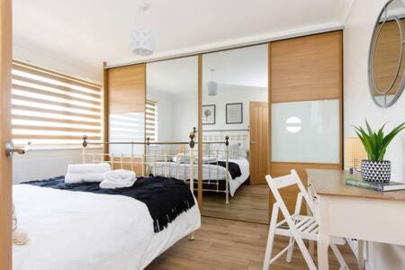 Wittering House | Charming Bolthole 400m to Beach