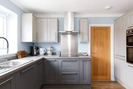 Wittering House | Charming Bolthole 400m to Beach