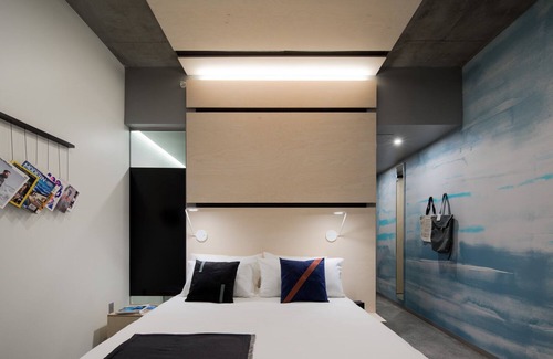 River North Art District Hotel | Charming Boutique Hotel w/Plush Mattresses l Pool l Mountain View