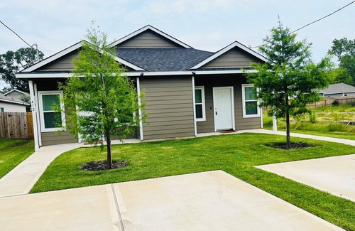 Conroe House | Charming Brand New 3-bedroom house in in lovely Conroe awaits you.