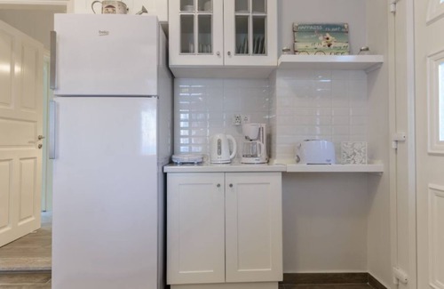 Apraos Apartment | Charming bright apartment near the sea, private terrace!