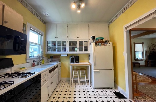 Titusville House | Charming bungalow in historic Titusville with screened in porch.