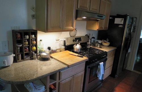 Cabbagetown House | Charming bungalow in walkable historic district