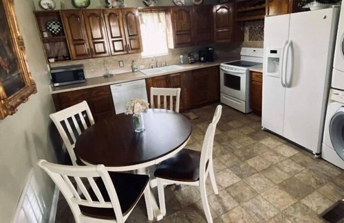 Kiefer House | Charming Bungalow-safe area-8 minutes from S Tulsa