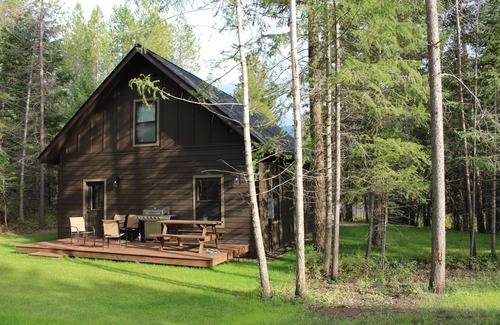 Columbia Falls Cabin | Charming cabin in the woods