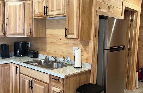 Lawrenceville Cabin | Charming cabin with AC in Brushton