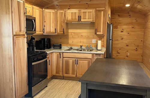 Lawrenceville Cabin | Charming cabin with AC in Brushton