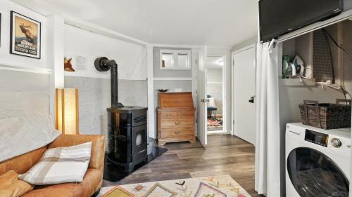 Divide House | Charming Cabin with Scenic Views near UC Health cabin