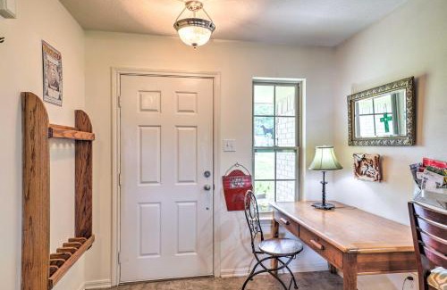Cameron House | Charming Cameron Farm Retreat about 41 Mi to TAMU