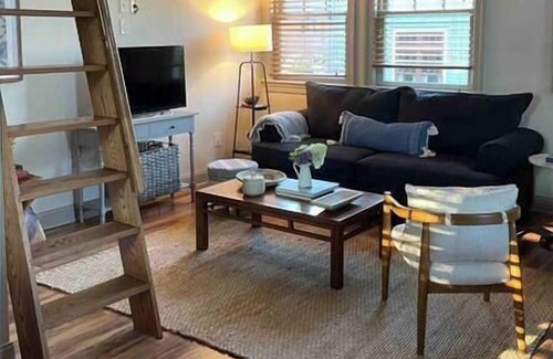 Kennett Square House | Charming Carriage House plus 2 Longwood Tickets