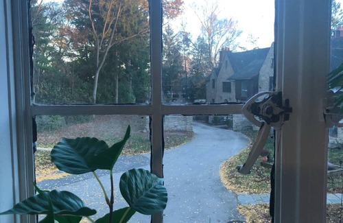 Wynnewood Apartment | Charming Carriage house apartment in prime location + Free Parking