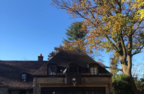 Wynnewood Apartment | Charming Carriage house apartment in prime location + Free Parking