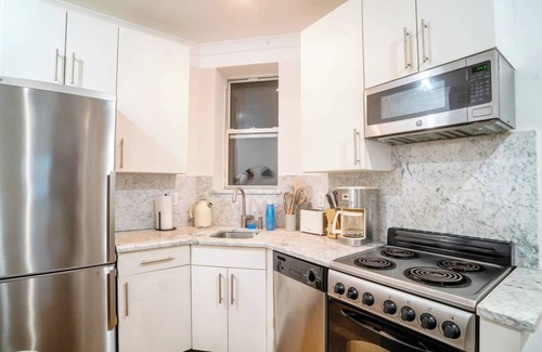 Tudor City Apartment | Charming & Central NYC Getaway Near Empire State & Grand Central with 2BR 1Bath