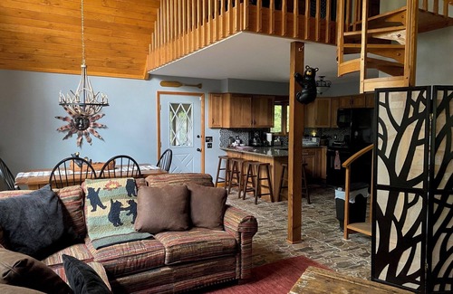Pocono Pines House | charming chalet in the Lake Naomi community