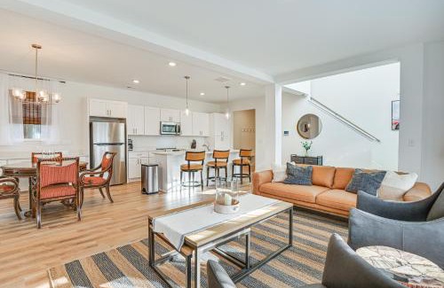 Hidden Valley House | Charming Charlotte Townhome 6 Mi to Downtown!
