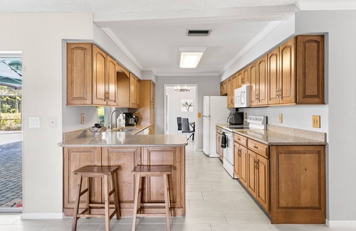 Cypress Lakes Estates House | Charming & Comfy ~ Clean 5★ Location & Heated Pool