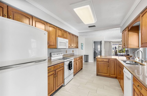 Cypress Lakes Estates House | Charming & Comfy ~ Clean 5★ Location & Heated Pool