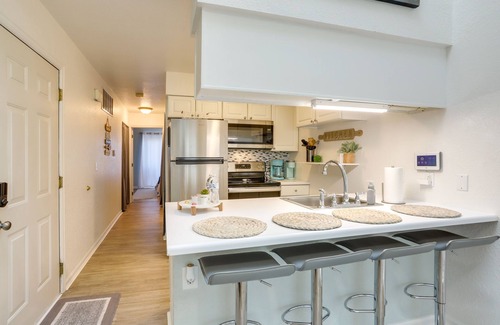 Oak Harbor Condo | Charming Condo on Lake Erie w/Community Pool