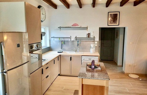 Brain-sur-Allonnes Cottage | Charming Cottage near Loire River with Garden, Covered Terrace & Easy Access to Saumur Attractions