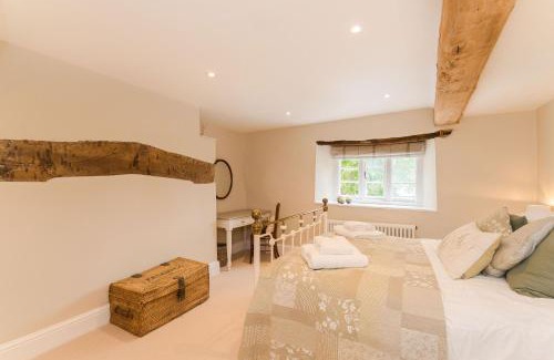Witney House | Charming Cotswold Cottage on Church Green, Witney