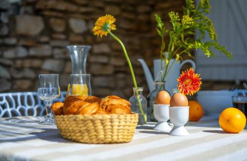La Roque-sur-Pernes House | Charming cottage 4 people in a tourist residence