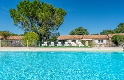 La Roque-sur-Pernes House | Charming cottage 4 people in a tourist residence