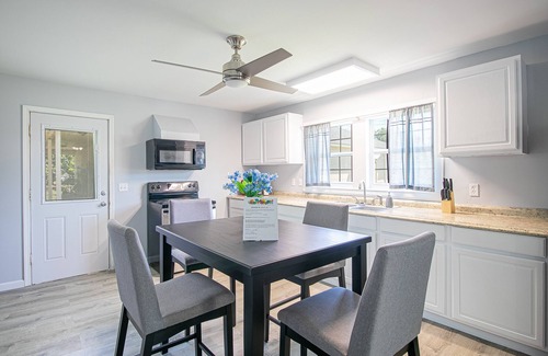 East Biloxi Cottage | Charming Cottage blocks from the Beach & Casinos